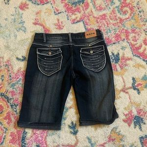 Never worn.Size 7.New with tags